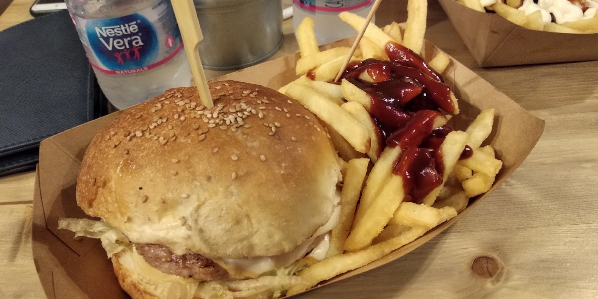 Carnivorous Panineria Hamburgheria-3